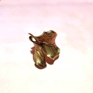 Size 7 leaf ring